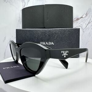 New PRADA Sunglasses Black Butterfly Cat Eye Logo Symbole Logo New